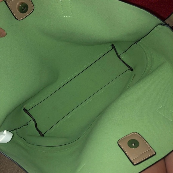 GUESS tan tote bag - Picture 4 of 6